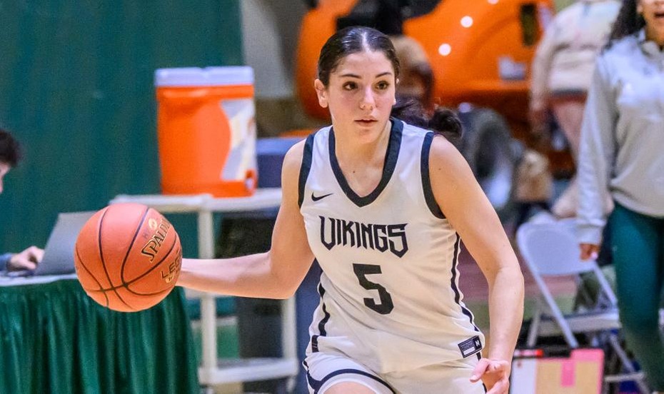 Women's Basketball Secures 5th Consecutive Win