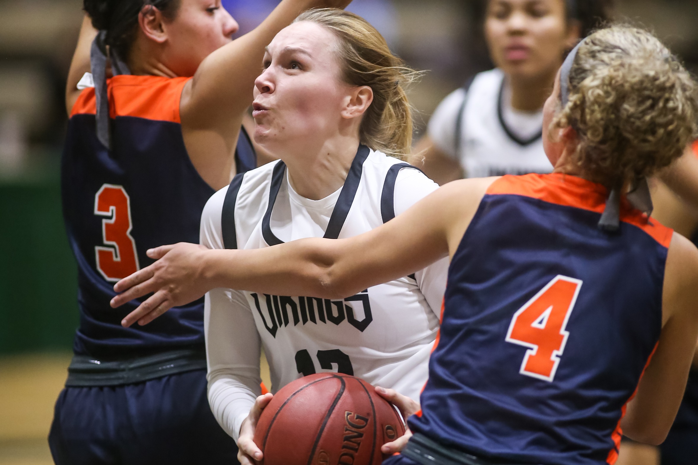 Women' Basketball Uses Big Fourth Quarter to Seal Win at Finger Lakes