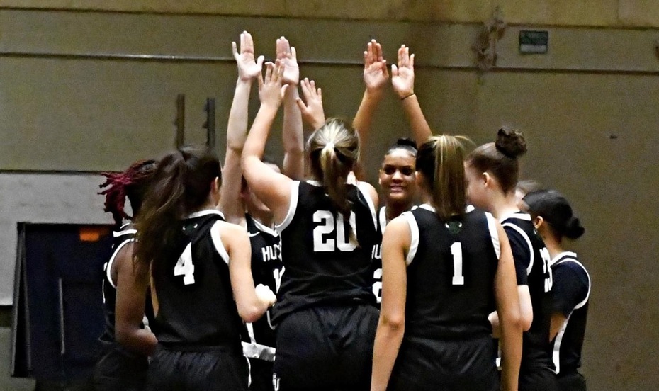 Women's Basketball Sweeps UConn Avery Point